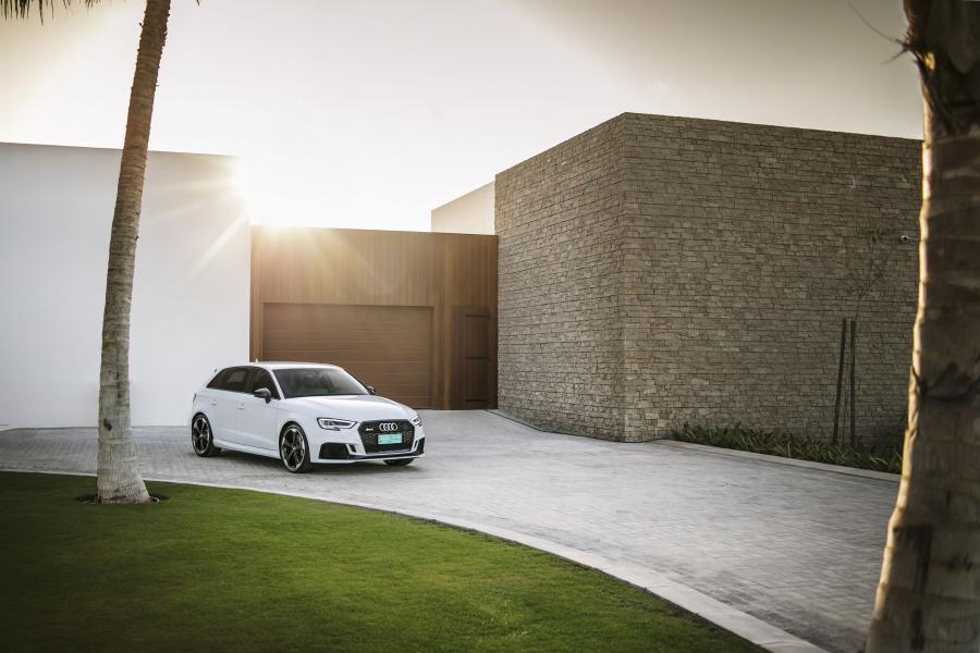  Audi RS3 Sportback (8V) 2017 года  (WW) (фото 38 из 40)